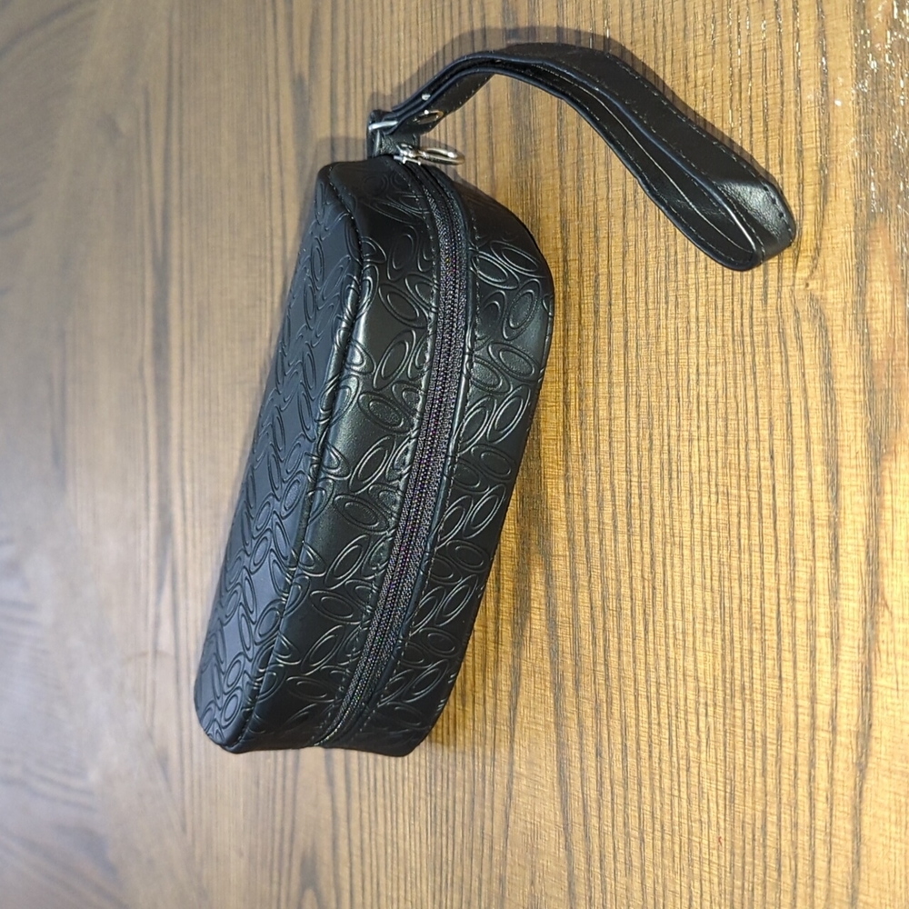 New Oakley Sunglass Soft Case Black Zip Around Case with Wrist Strap "Un…